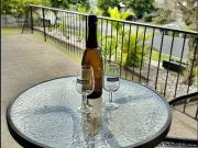 City Fringe Timeless 70's Balmoral 2brm Apartment