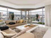 city lifestyle with iconic views s.