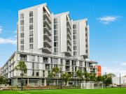 City skyline & parkland views from a rare triple aspect