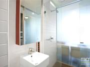 City Tempo: 17th Floor Fantastic Inner City Apartment!