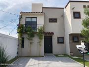 Ciudad del Sol casa de dos niveles en VENTA RAH3436