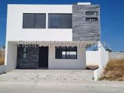CIUDAD MADERAS Casa de diseño en venta 3 recamaras 3...