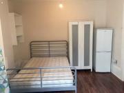 Clapham 1 Bed Flat Shower ensuite /Kitchen