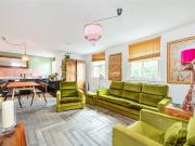 Clapton Square, London E5, 2 bed flat to rent, £2,750...