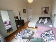 Clarence Drive, Glasgow G12, 3 bed flat to rent, £1,950...