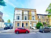 Clarence Road, London, E5 2 bed flat to rent £2,100 pcm...