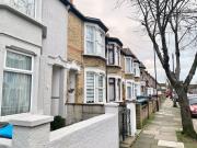 Clarence Road, Ponders End, Enfield EN3, 3 bed flat to...