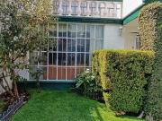 Clásica y bonita casa en Arboledas con hermoso jardín