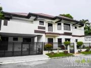 Classic Contemporary House in BF Homes Paranaque