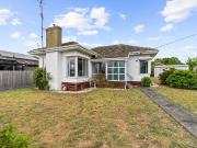 CLASSIC HOME ON A GENEROUS BLOCK