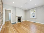 Classic terrace in an ultra convenient location