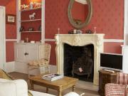 Classically furnished 2 bed apartment with balcony in...