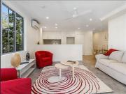 Clean modern 2 bedroom unit in a sort after location