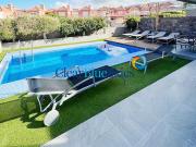 Clear Blue Skies se complace en presentar esta hermosa...