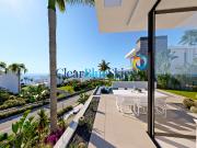 Clear Blue Skies se complace en presentar la...