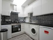 Clerk Street, Edinburgh EH8, 4 bed flat to rent, £2,750...