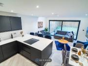 Cliff Oaks, Leeds LS12, 4 bed semi detached house to...