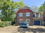 Clifton Close, HORLEY