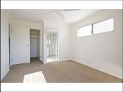 Close to Public Transport & Shops!