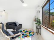 CLOSE TO SHOPS, BEACH & CLUBS