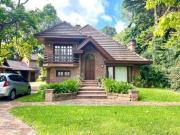 Club El Carmen Casa con Pileta y Quincho sobre dos lotes...