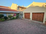 Cluster House in Atlasville