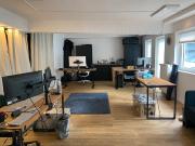 Co Working Schreibtisch in kreativem Büro