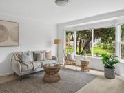 Coastal Comfort in a Quiet Beachside Pocket