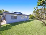 Coastal Comfort Meets Convenience – Walk to the Beach in...