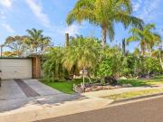 Coastal Comfort with a Standout Outdoor Entertainer