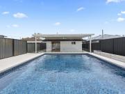 Coastal Family Home Walk to the beach!