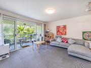 Coastal gem in Prime Surfers Paradise Location!