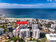 Coastal Gem: Ocean & Mountain Views + 600m to the Beach