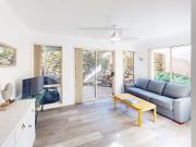 Coastal Gem – Walk to the Beach and Local Eateries