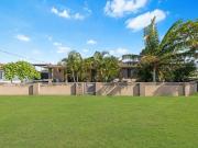 COASTAL LIFESTYLE JUST SECONDS FROM THE SAND AT SHELLY BEACH