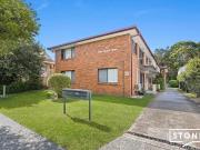 Coastal Living Close to Shops & Beach