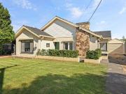 Coastal Living with with plenty of space Between...