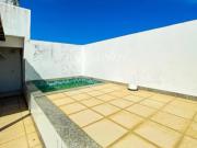 Cobertura com linda vista para o mar