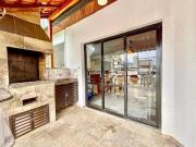 Cobertura duplex à venda na praia da Enseada com lazer...