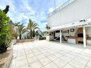 Cobertura Duplex decorada com vista para o mar á venda...