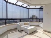 Cobertura duplex no Portal do Morumbi com piscina privativa