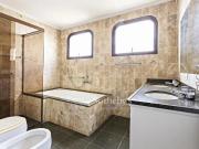 Cobertura em rua tranquila