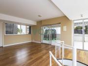 Cobertura ensolarada com 2 vagas no Água Verde