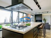 Cobertura Luxuosa com Vista Deslumbrante e Piscina Privativa