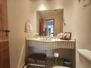 Cobertura reformada com piscina e churrasqueira a venda...