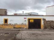 Cochera especial con chimenea y patio en Garrovillas!