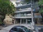 Cochera fija descubierta en planta baja con portón...