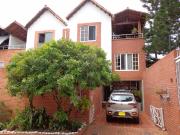 COD. 5769 SE VENDE CASA BARRIO: PALMERAS DEL CACIQUE