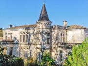 Cognac, petit château comprenant 9 appartements dans un...