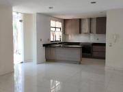 Col. Arboledas: Hermosa y equipada propiedad con 4 recámaras